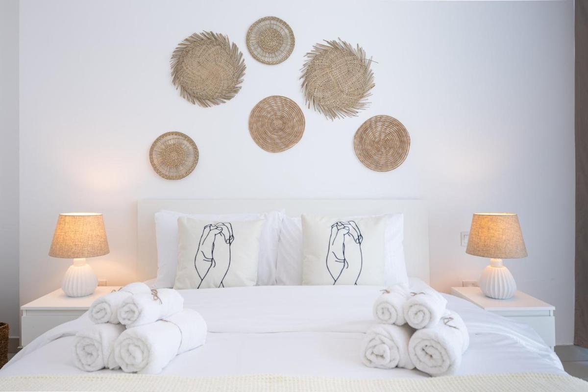 Waves - Charming With Balcony Steps From The Apartment *
