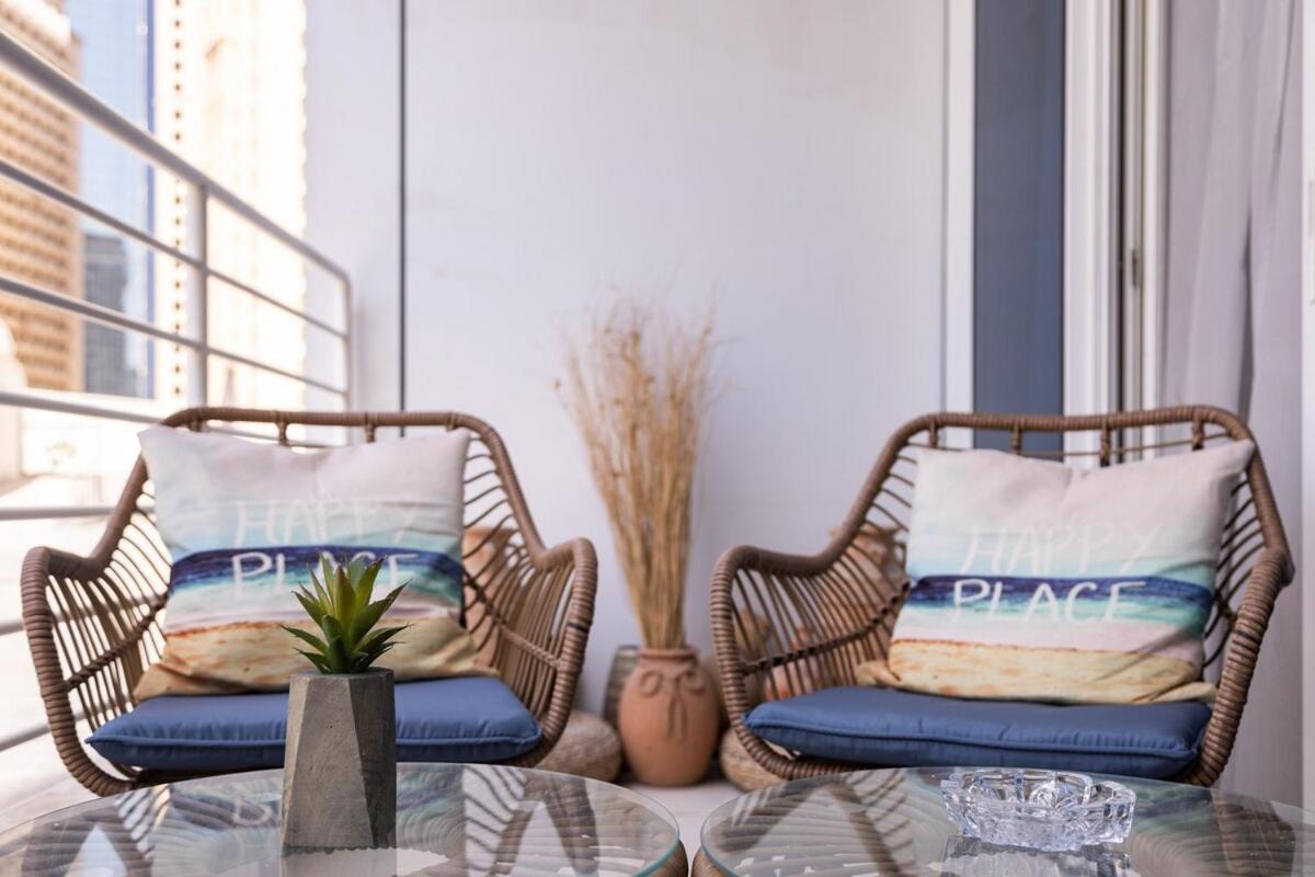 Waves - Charming With Balcony Steps From The Dubai