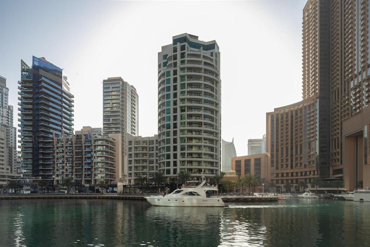 Apartment Waves - Charming With Balcony Steps From The Dubai